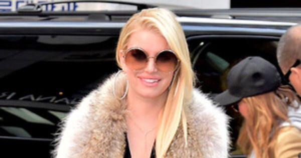 Jessica Simpson Still Can't Get Enough of Her Chicken of the Sea Joke.
